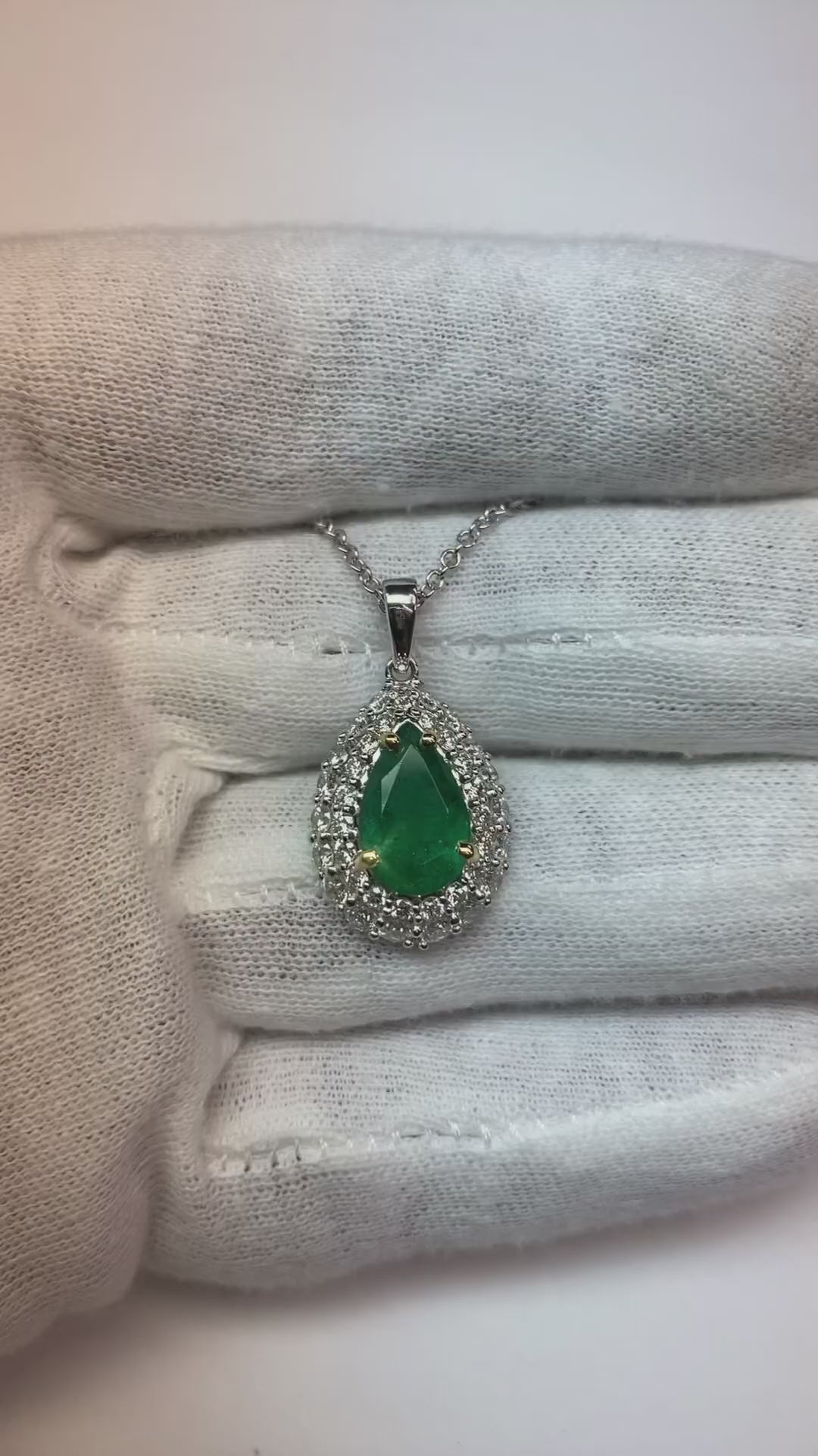 Collier pendentif émeraude verte