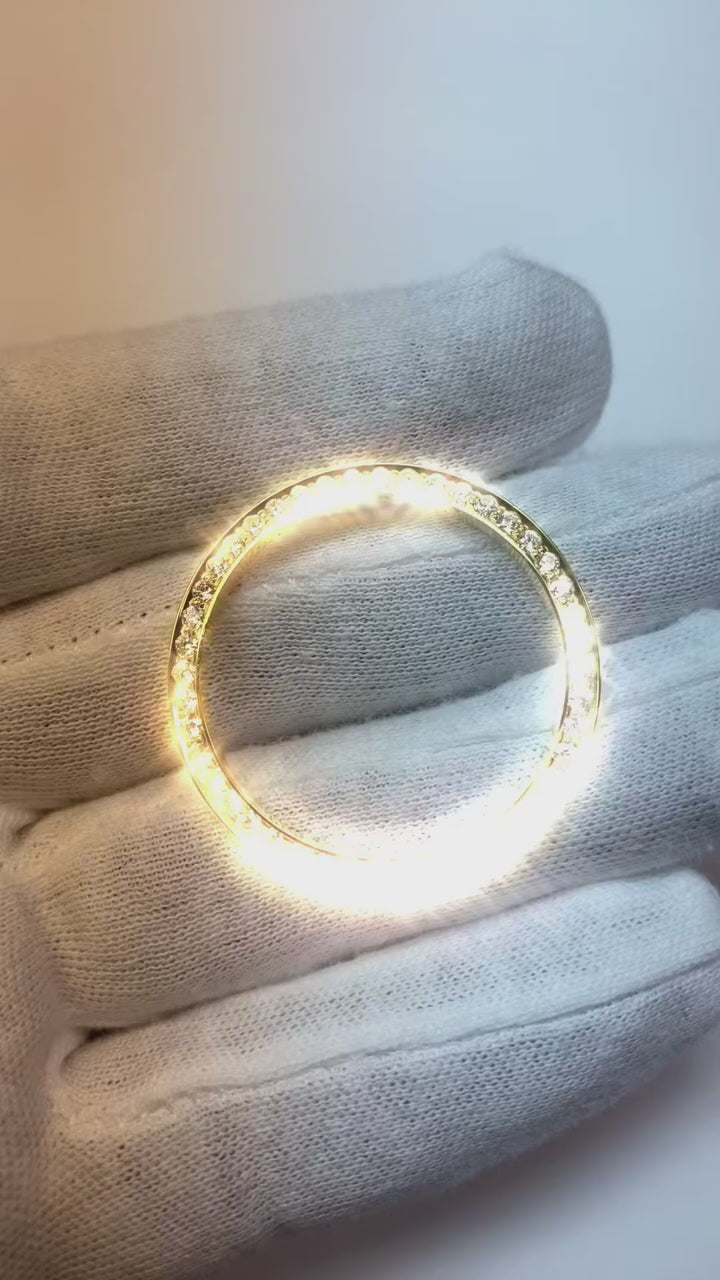 Lunette en or jaune avec diamants sur mesure pour montre Rolex Datejust 2 carats
