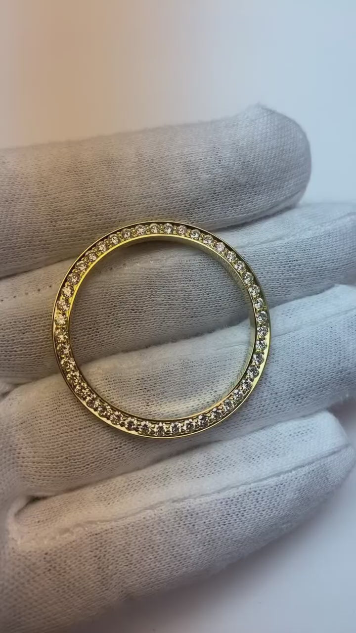 Lunette en or jaune avec diamants sur mesure pour montre Rolex Datejust 2 carats