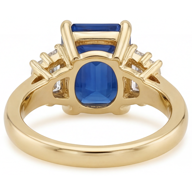 Saphir Bleu Royal Taille Émeraude Bague Pierre de Couleur en Or Jaune 14 Carats – vue de profil