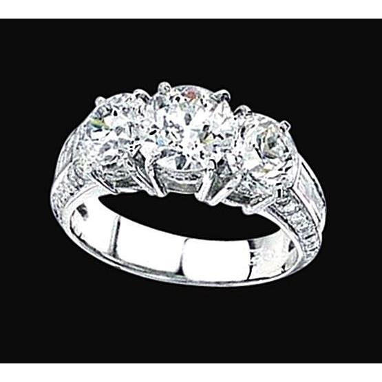 3.41 carats. Alliance trois pierres diamant en or blanc - HarryChadEnt.FR
