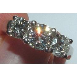 4.01 ct. Bague de fiançailles or blanc diamant trois pierres - HarryChadEnt.FR