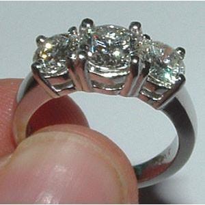 4.01 ct. Bague de fiançailles or blanc diamant trois pierres - HarryChadEnt.FR