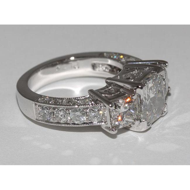 4.26 carats. Bague de fiançailles en or blanc à trois pierres de style vintage - HarryChadEnt.FR