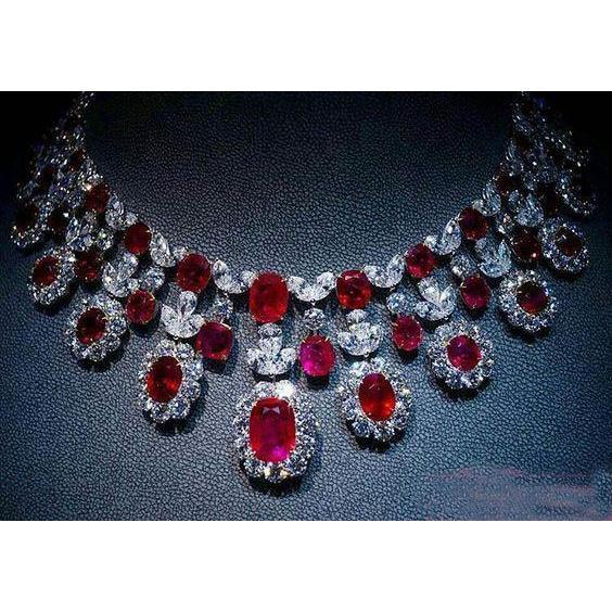 59.50 carats rubis et diamants collier femme or blanc 14k