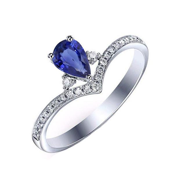 bague 3 pierres avec accents de diamants ronds saphir bleu poire 2.50 carats