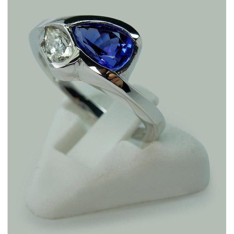 Bague Infinity Tanzanite et diamant en forme de poire 2.25 ct. Or 14K - HarryChadEnt.FR
