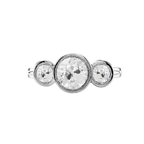 bague à trois pierres rondes serties de diamants old european 1.75 carats