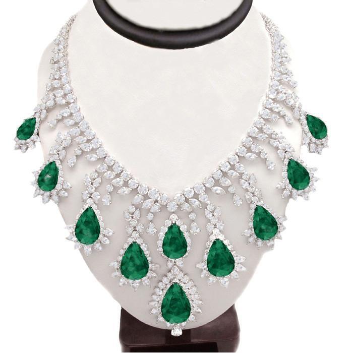 Collier Grosse Emeraude Verte & Diamants Blancs 228.35 Carats Neuf - HarryChadEnt.FR
