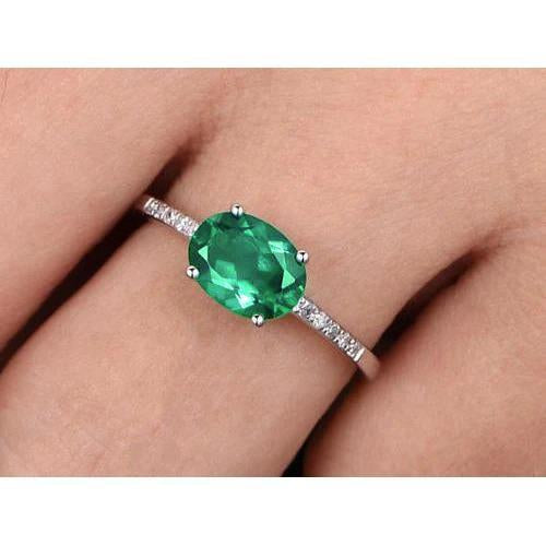 Émeraude verte ovale de 4.25 ct avec bague en diamant en or - HarryChadEnt.FR