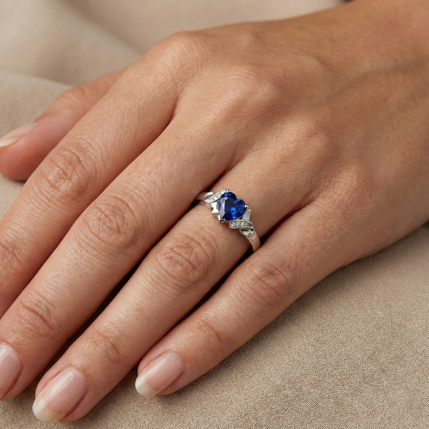 naturel heart diamant 1.80carats alliance sur blanc