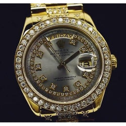 12 ct. Montre personnalisée en or jaune de taille moyenne avec diamants