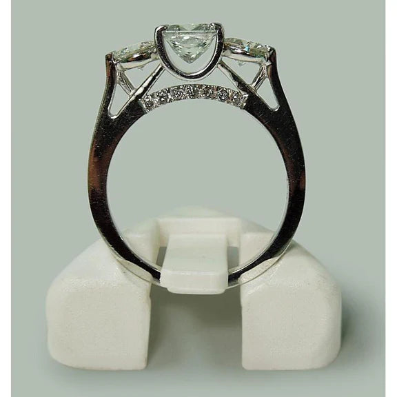1.95 Carats Princesse & Réel Diamant Rond Bague Style Trois Pierres Or Blanc
