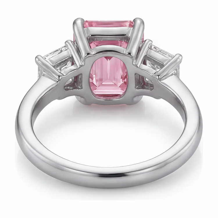 Bague Trois Pierres Simple en Or Blanc 14 Carats avec Diamant Rose de Laboratoire Taille Émeraude 2,5 Carats