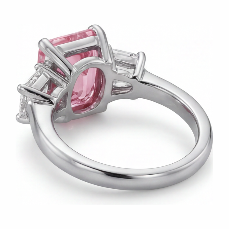 Bague Trois Pierres Simple en Or Blanc 14 Carats avec Diamant Rose de Laboratoire Taille Émeraude 2,5 Carats