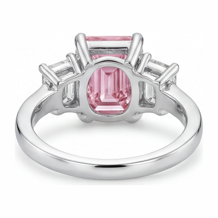 Bague de Fiançailles Trois Pierres Cathédrale en Or Blanc 14 Carats avec Diamant Rose de Laboratoire Taille Émeraude 2,5 Carats