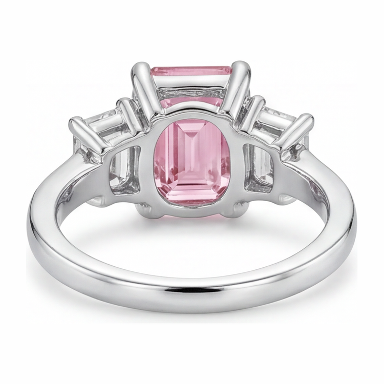 Bague de Fiançailles Trois Pierres Cathédrale en Or Blanc 14 Carats avec Diamant Rose de Laboratoire Taille Émeraude 2,5 Carats