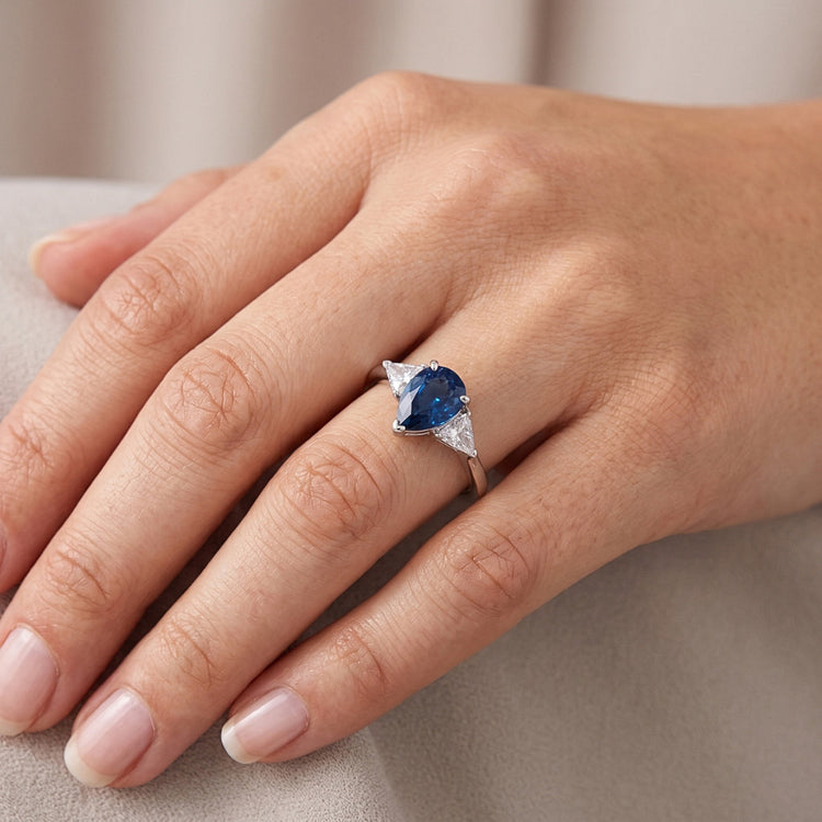 2.70 ct. Bague Anniversaire Diamants Naturels Extraits des Mines ( et non cultivés en laboratoire ) Bleus & Blancs Or Trois Pierres