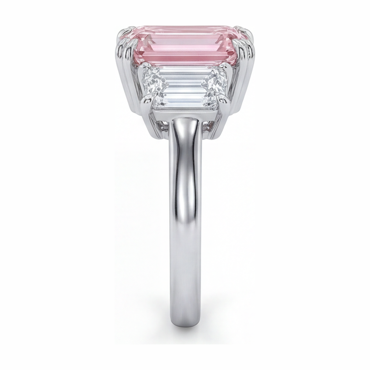 Bague trois pierres diamant rose de laboratoire taille émeraude 2,75 carats en or blanc 14K