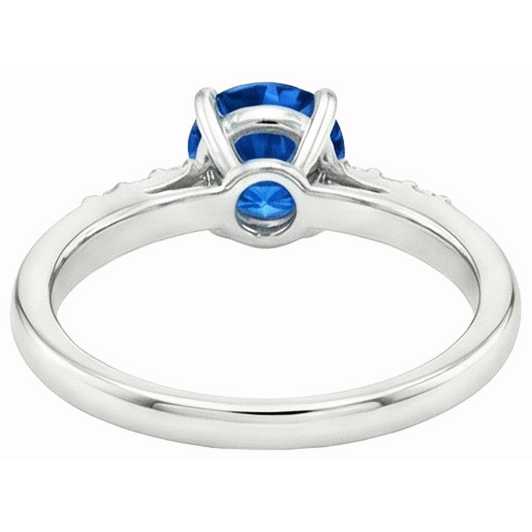 2.75 carats. Bague en diamant avec saphir rond bleu