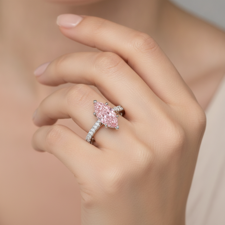 Bague diamant rose de laboratoire 2 carats taille marquise pavée en or blanc 14 carats