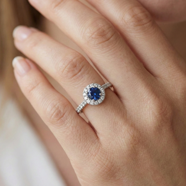 naturel diamant 2.10carats bague sur blanc