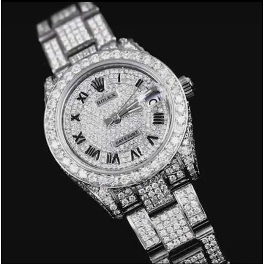 22 Carats. Montre Rolex pour femme recouverte de diamants personnalisés avec bracelet huître acier inoxydable