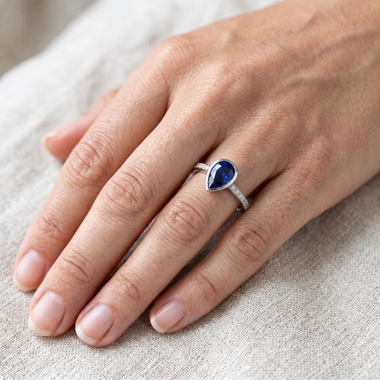 2,50 carats Saphir Bleu Bleuet Bague avec Gemme en Or 14K Blanc