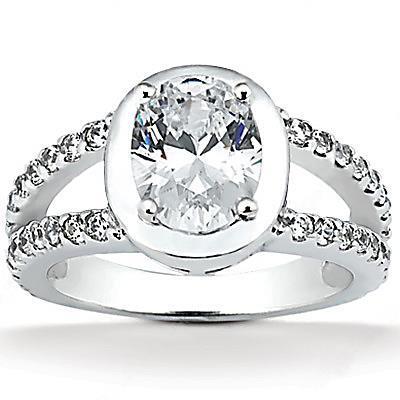 2.67 Carats. Bague Réel Diamant Taille Ovale Avec Accents Or Blanc