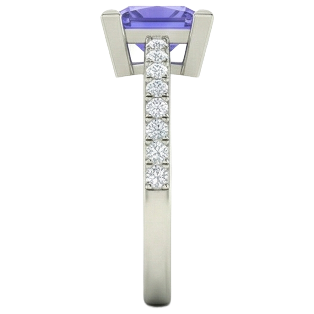 naturel tanzanite 3.40carats alliance sur blanc