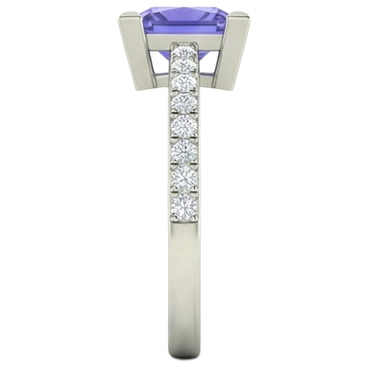 naturel tanzanite 3.40carats alliance sur blanc
