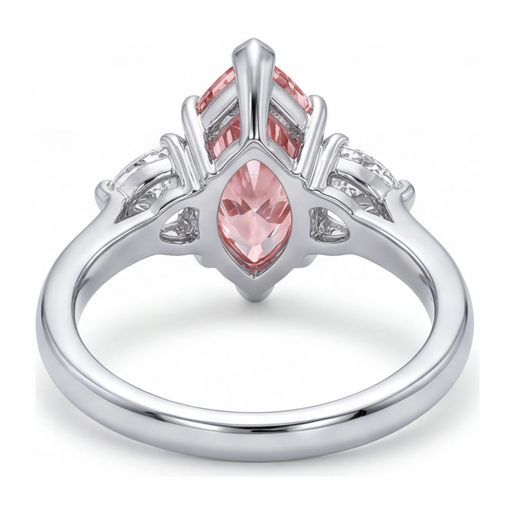 Bague trois pierres en or blanc 14 carats avec diamant rose de laboratoire taille marquise de 3,5 carats