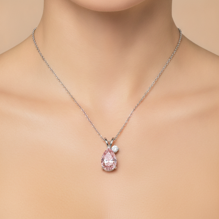 Collier Pendentif Croisé Poire en Diamant Rose de laboratoire 3,5 Carats en Or Blanc 14 Carats