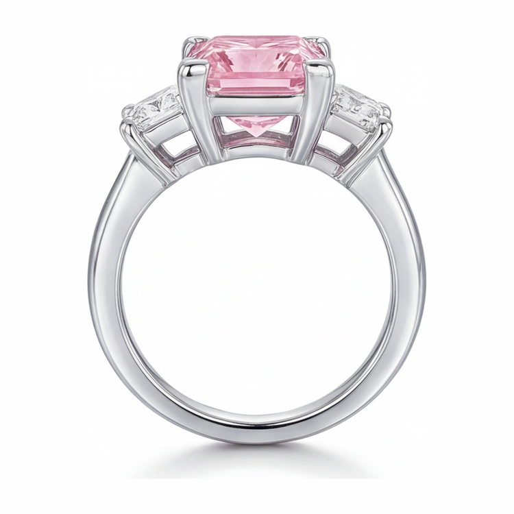 Bague trois pierres en Or Blanc 14 carats avec diamant rose de laboratoire taille princesse 3,5 carats