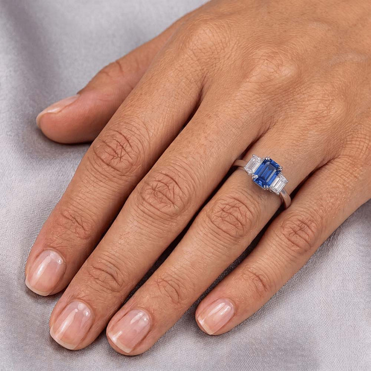 3 pierres trapèze bijoux diamant bague 3 carats radiant saphir de Ceylan