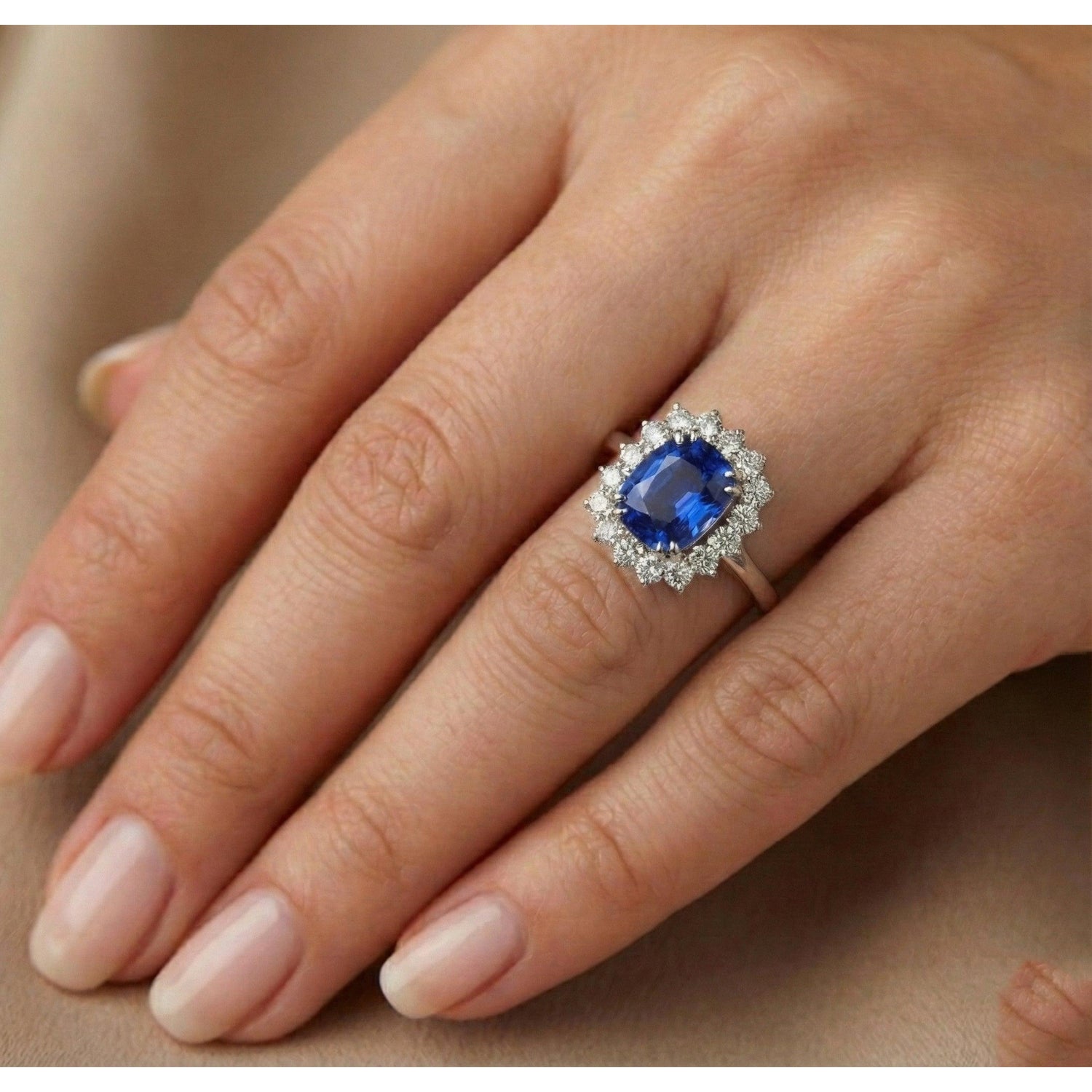 naturel round diamant 3.75carats bague sur blanc