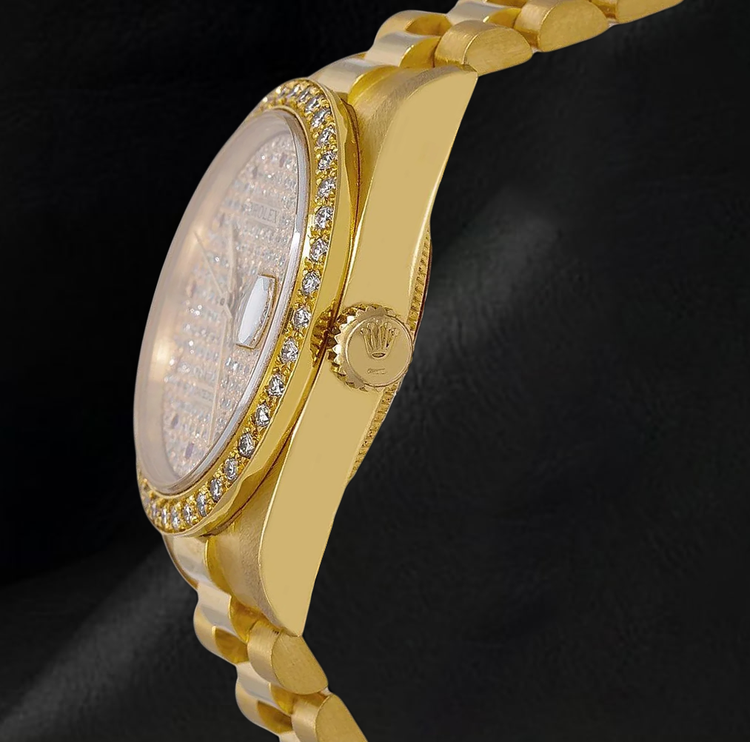 Montre Rolex Datejust 68278 31 mm Cadran Pavé de Diamants Bracelet President en Or 18 Carats