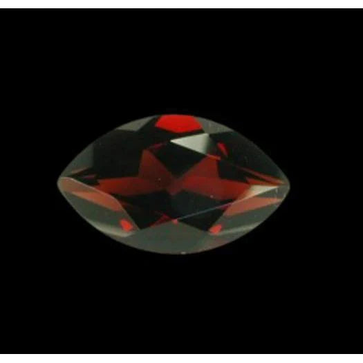 Taille Marquise Rubis Sang de Pigeon bague en Gold – vue principale