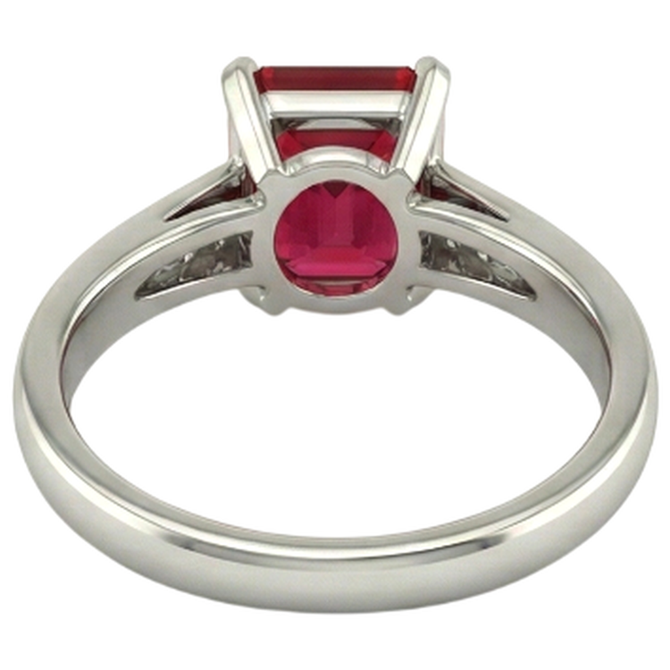 naturel rubis 4.35carats bague sur blanc