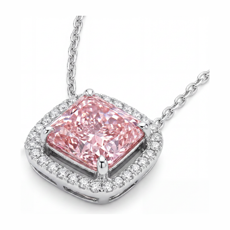 Collier Pendentif Cathédrale en Or Blanc 14 carats avec Diamant Rose de Laboratoire 4,5 Carats Taille Radiant et Halo Pavé