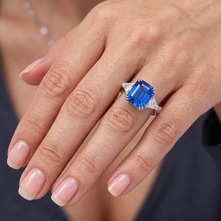 4.50 carats Radiant 3 Stone Ring Blue Saphir & Trillion Diamonds