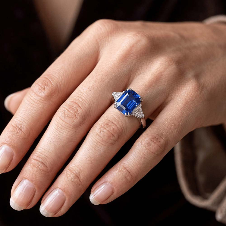 4.50 carats Radiant 3 Stone Ring Blue Saphir & Trillion Diamonds