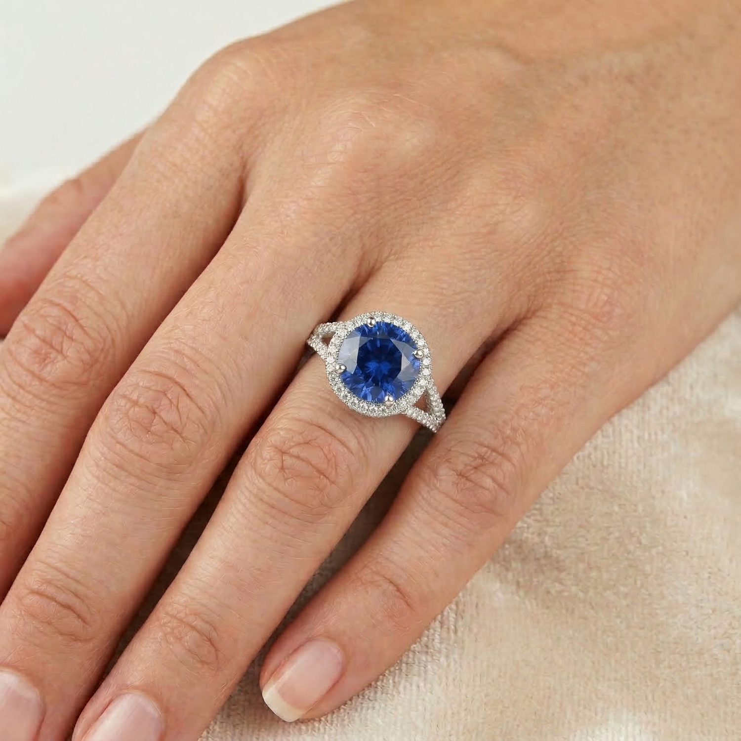 naturel round diamant 4.51carats bague sur blanc