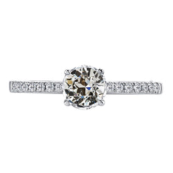 Diamant Fin Solitaire avec Pierres Latérales de luxe – 1,50