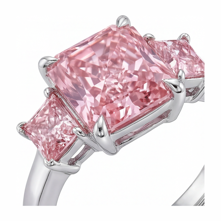 Bague de Fiançailles Diamant Rose de Laboratoire 5,5 Carats Taille Radiant Trois Pierres Anneau Lisse en Or Blanc 14K