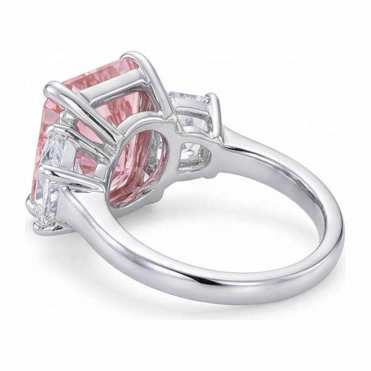 Bague de Fiançailles Pierre Rose avec Diamant Radiant de Laboratoire de 5,5 Carats, Trois Pierres Cathédrale en Or Blanc 14K