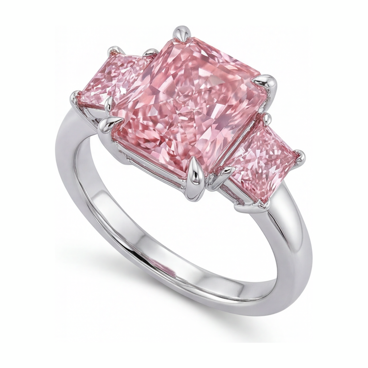 Bague de Fiançailles Diamant Rose de Laboratoire 5,5 Carats Taille Radiant Trois Pierres Anneau Lisse en Or Blanc 14K