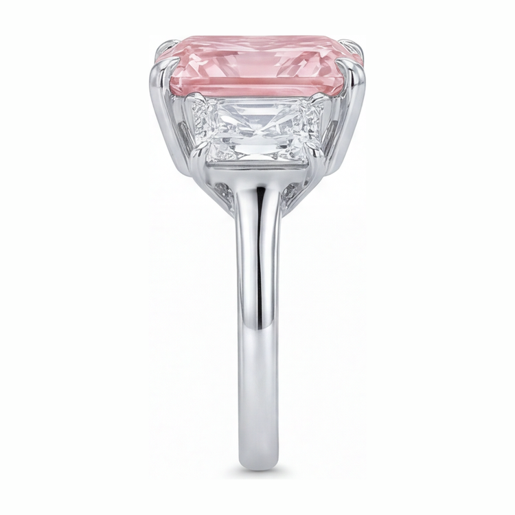 Bague de Fiançailles Pierre Rose avec Diamant Radiant de Laboratoire de 5,5 Carats, Trois Pierres Cathédrale en Or Blanc 14K