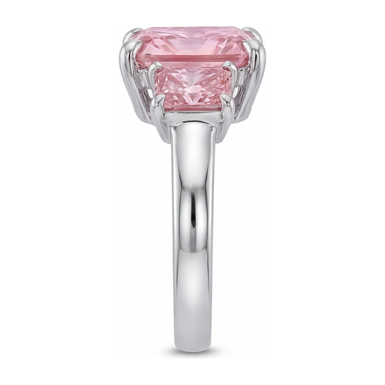 Bague de Fiançailles Diamant Rose de Laboratoire 5,5 Carats Taille Radiant Trois Pierres Anneau Lisse en Or Blanc 14K