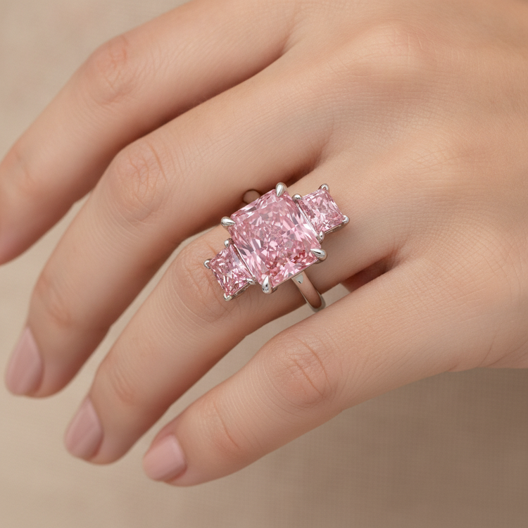 Bague de Fiançailles Diamant Rose de laboratoire 5,5 Carats Taille Radiant Trois Pierres Anneau Simple en Or Blanc 14K